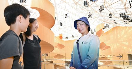 大阪万博のスタッフと演者の二刀流　大阪大学生、休学して打ち込む - 日本経済新聞