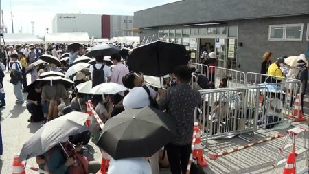 大阪・関西万博“未使用チケット”を当日券と交換可能制度がきょうから始まり長蛇の列…一日に数百枚限定で午前と午後2度に分け行う予定｜FNNプライムオンライン