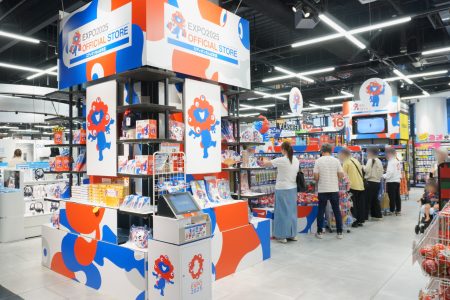 万博、閉幕後も会場外オフィシャルストアの営業継続決定！　スタンプラリー企画も始動、4店舗達成で限定シールもらえる - トラベル Watch