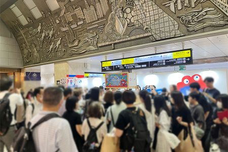 無料でいいん？ 大阪駅の「１３０体のミャクミャク」に人だかり、オープン１時間前倒し | Lmaga.jp