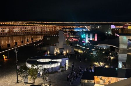 【大阪・関西万博】夜景＆美味ビールNo.1のチェコ館。ミャクミャクのお友達も | marie claire [マリ･クレール]