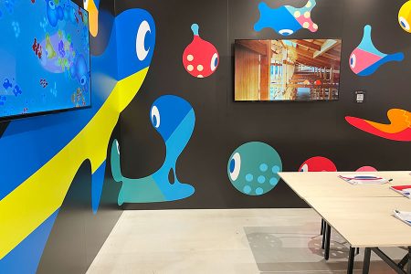 「こみゃくパビリオン」と話題に！？万博ロスに朗報、会場外で無料デザイン展 | Lmaga.jp