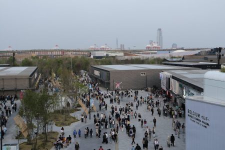 来場者数の変化が一目瞭然　4月と9月の「大阪・関西万博会場」を撮影した比較写真が話題（LIMO） - Yahoo!ニュース