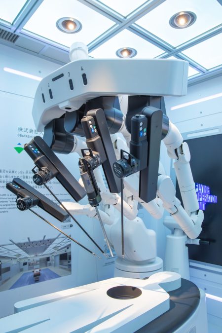 先端医療産業都市・神戸の企業、技術を結集「火の鳥」手術支援ロボット展示 大阪・関西万博 | ラジトピ ラジオ関西トピックス