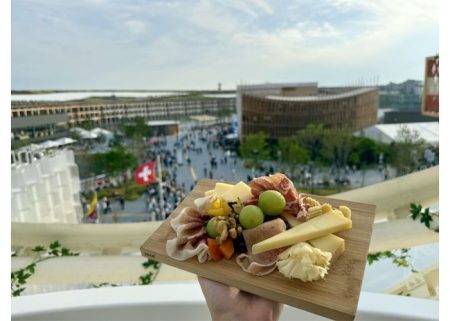 【大阪・関西万博】絶景カフェNo.1、ハイジにも出合えるスイス館 | marie claire [マリ･クレール]