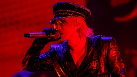 【ライヴレポート】HYDE、大阪・関西万博を制圧「モッシュピットができる万博ライヴは後にも先にもない」 | BARKS