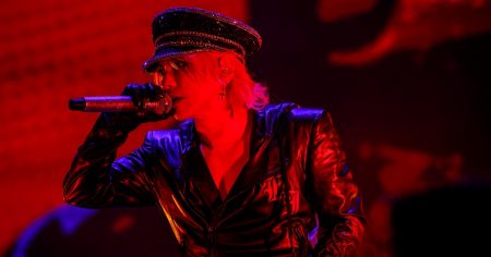 HYDEが大阪・関西万博「和歌山DAY」ライブで会場を熱狂の渦に、同郷・玉置成実とデュエットも（ライブレポート / 写真15枚） - 音楽ナタリー