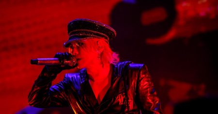 【ライブレポート】HYDE、大阪・関西万博で熱狂ライブを開催！「万博でモッシュピットができるライブは後にも先にもないと思う」 – THE FIRST TIMES
