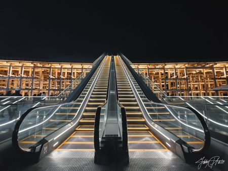 開幕直後の大阪・関西万博の夜景に思わず目を疑う　「こんな時期あったのか」「4月に時を戻してほしい」 | LIMO | くらしとお金の経済メディア