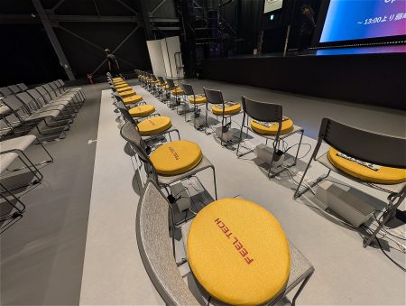 お尻が震える「未来型ライブビューイング」を大阪・関西万博で体験。これは新しい観戦スタイルか？ - ケータイ Watch