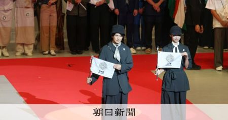 【写真まとめ】大阪・関西万博を支えたアテンダント　衣装で振り返る [大阪府] [大阪・関西万博2025]：朝日新聞