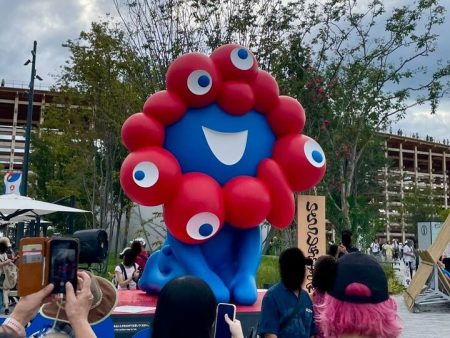 「ミャクミャクかわいい…」　万博×アーバンリサーチの“総柄トート”が今なら買える！　「結構大きくて軽い」「これで万博行く」（1/2） | バッグ ねとらぼリサーチ