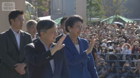 両陛下　夏目漱石のアンドロイドに感心