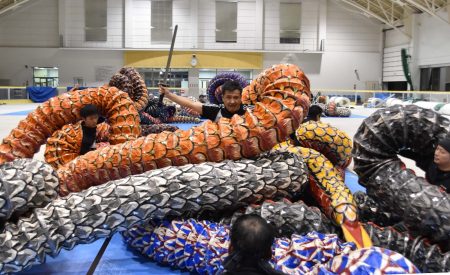大阪・関西万博で浜田の石見神楽社中が再上演　20頭立ての「大蛇」　 | 中国新聞デジタル