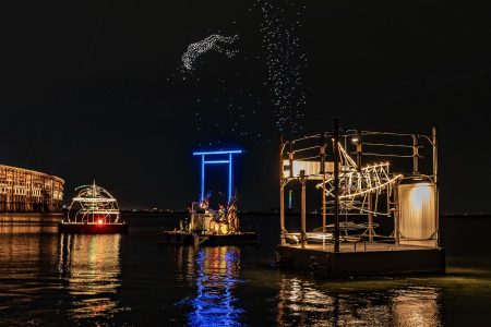 大阪・関西万博会場に​浮かぶ、​光る​鳥居の​正体は。​人と​宇宙の​調和を​表現した​水上の​空間彫刻作品群が​10月12日まで​展示中 | 株式会社ソウワ・ディライトのプレスリリース