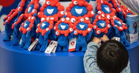 万博閉幕後もミャクミャクグッズを買える公式ストアのリスト公開。大阪から東京・名古屋まで。一部店舗では会場限定アイテムも | ハフポスト NEWS