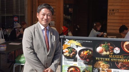 ｢ぼったくり｣と大炎上したのに大盛況…｢3850円のえきそば｣が大阪･関西万博で"逆転ヒット"を遂げた理由 社長の願い｢叩きあうより､高めあう世の中になってほしい｣ | PRESIDENT Online（プレジデントオンライン）