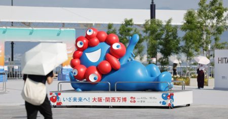 ミャクミャク、大阪市役所へ帰郷　大阪万博会場での勤め終え - 日本経済新聞