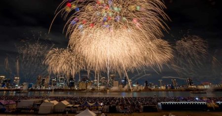 今年は秋に「なにわ淀川花火大会」開催　万博の会期避け　水中花火に会場から拍手も　 - 産経ニュース
