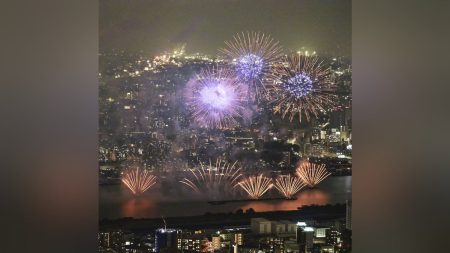 大阪の夜空彩る「なにわ淀川花火大会」、初めて秋に開催「涼しく快適」…万博で警備要員確保できず：地域ニュース : 読売新聞