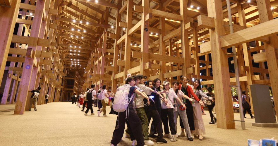 万博パビリオンの解体作業始まる 大屋根リング一部保存で計画修正案 | 毎日新聞