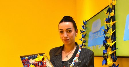 祭典の花火に震え止まらず　「かみしめてほしい」女性が平和願うわけ | 毎日新聞