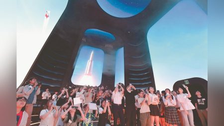 大阪万博:ミライライター、万博で体感した未来について電子号外発行…８つの人気パビリオンや施設を独自取材 : 読売新聞