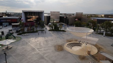 万博サーチライト 大阪万博閉幕後の会場を歩く 進む撤去作業、寂しさ漂う祭りの後 - 日本経済新聞