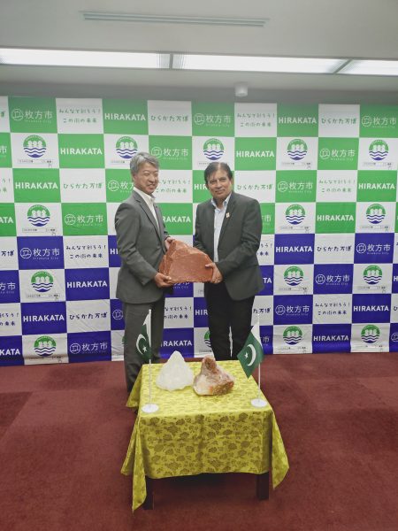 万博パキスタン館から岩塩寄贈　大阪府枚方市〔地域〕（時事通信） - Yahoo!ニュース