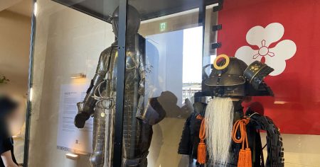 『姫路城』で大阪・関西万博「マルタパビリオン」で展示された甲冑などの展示がスタート | Kiss PRESS(キッスプレス)