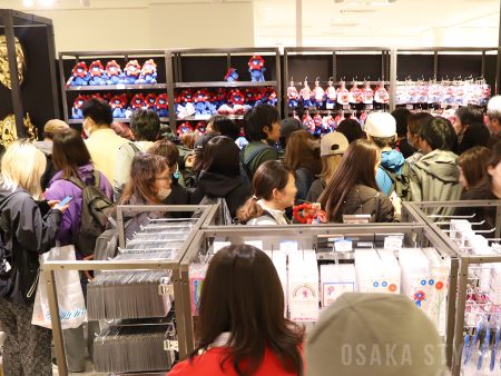 【動画】「大阪・関西万博オフィシャルストア 大丸梅田店」が盛況　開店前に1000人が列 – OSAKA STYLE