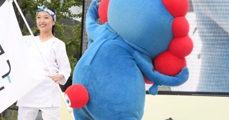 閉幕3週間後…ミャクミャク、御堂筋降臨→お尻ふりふり距離約1キロのモデルウォーキングで大歓声　1日限り公式“アフター万博”【御堂筋ランウェイ】 【大阪・関西万博】 | オリコンニュース（ORICON NEWS）