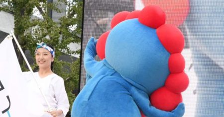 閉幕3週間後…ミャクミャク、御堂筋降臨→お尻ふりふり距離約1キロのモデルウォーキングで大歓声　1日限り公式“アフター万博”【御堂筋ランウェイ】 - 産経ニュース