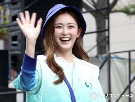 ゆうちゃみ、”万博ファッションショー”登場　大阪ヘルスケアパビリオンのユニフォームで御堂筋歩く【御堂筋ランウェイ】：紀伊民報AGARA｜和歌山県のニュースサイト