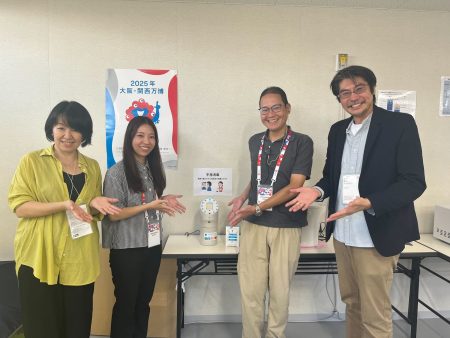 笑顔がスイッチ！笑顔計測機能つきディスペンサー「emmyWash」、大阪・関西万博ボランティアセンターで “笑顔数”7,268回を記録 | クウジット株式会社のプレスリリース