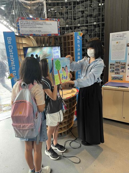 大阪・関西万博でも紙芝居を披露した3姉妹　家族全員で防災啓発に取り組む「team.カランコエ」　大阪府北部地震の危機感から始動｜まいどなニュース