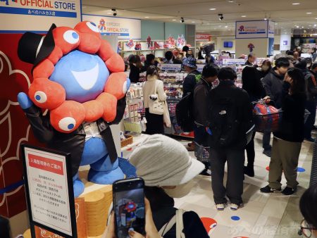 あべのハルカス近鉄本店の大阪・関西万博公式店が移設　開店前に600人が列 - あべの経済新聞