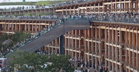 万博・大屋根リングの木製パネルが愛媛に里帰り　全国植樹祭の登壇ステージや歩道に再利用 - 産経ニュース