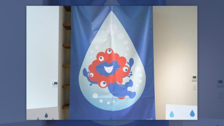 「ミャクミャク絵本展」神戸で開催中、キャラクターデザインの「設計図」を体感