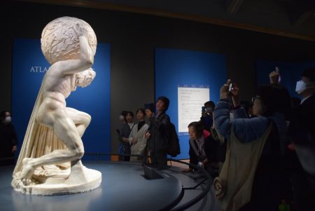 万博閉幕1カ月でも冷めない熱気　パビリオンの秘宝巡回に殺到、ミャクミャクグッズ爆売れ（産経新聞） - Yahoo!ニュース