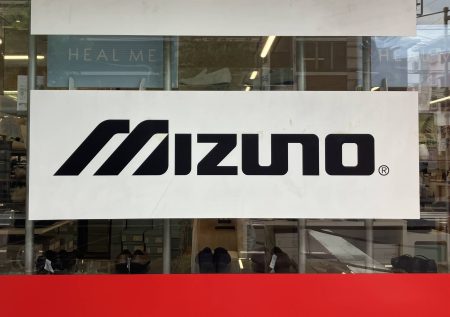 「万博の感動をもう一度」──ミズノが手がける“ミャクミャクスニーカー”、受注生産で再登場（2/3） | シューズ ねとらぼリサーチ：2ページ目