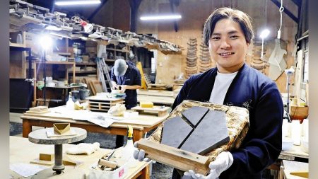 大阪万博:＜チャレンジ！万博＞渋い光沢感が特徴の伝統工芸品「京瓦」の技、タイルに…京都商事 : 読売新聞