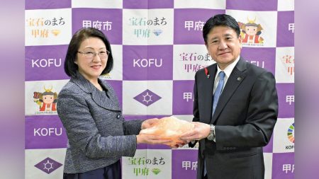 山梨：パキスタン岩塩　甲府市に寄贈…大阪・関西万博で展示：地域ニュース : 読売新聞