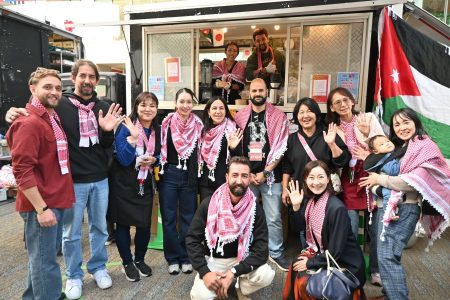 難波にサプライズ登場で待ち時間ナシ！万博で超絶人気ヨルダン館、入場無料 | Lmaga.jp