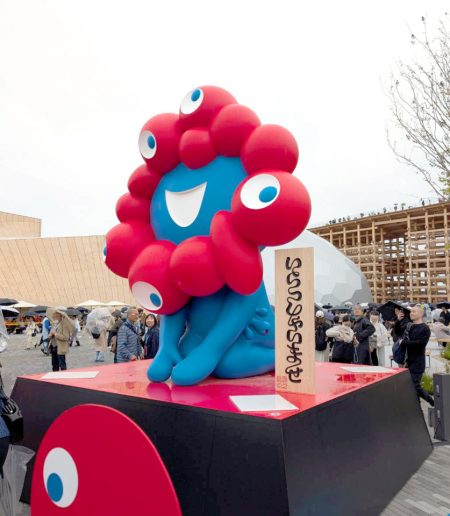 万博ミャクミャク「いらっしゃい」モニュメントで新展開、自宅で楽しめるように　アクリルスタンドジオラマ化【商品概要・販売場所】（オリコン） - Yahoo!ニュース