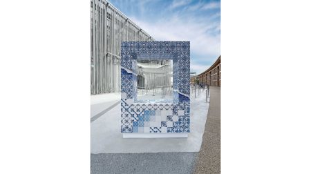 大阪・関西万博 ポルトガルパビリオン初出展　アズレージョを用いたインスタレーション作品《A JANELA（窓）》がINAXライブミュージアムに寄贈、常設展示へ！ | 株式会社LIXIL