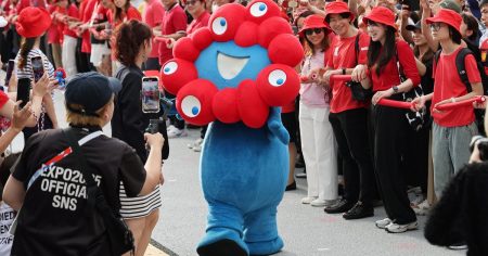 ミャクミャクは朝7時起床、夜は銭湯に。大阪万博閉幕後の“日常”公開⇒「忙しそう」「9時間睡眠」 | ハフポスト アートとカルチャー