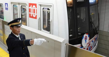 「万博カラー」大阪メトロのラッピング列車がラストラン　御堂筋線なかもず駅で出発式 - 産経ニュース