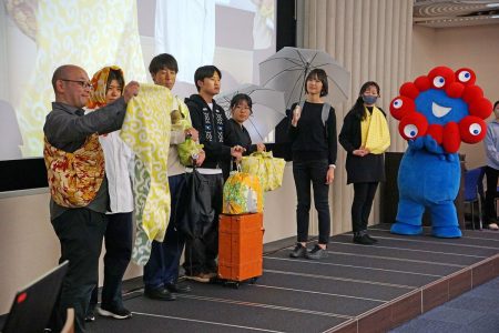 京都市の催しにミャクミャク登場　万博の盛り上がりをどうつなげる？イベント｜京都新聞デジタル　京都・滋賀のニュースサイト