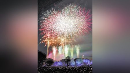 夜空彩る花火１万５千発、万博記念公園で音楽・ドローンショーと融合…「吸い込まれるような世界だった」：地域ニュース : 読売新聞